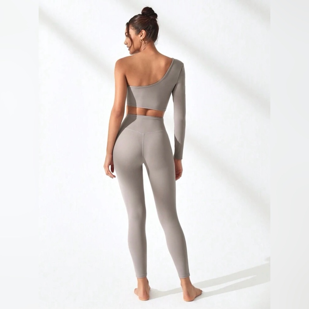 Athletic Wear Set - Picture 2 of 4
